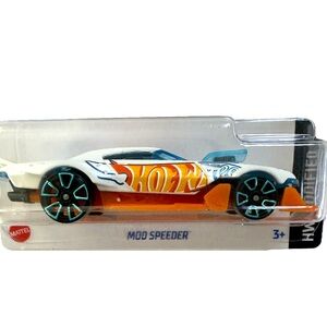 😎 NWT Hot Wheels Modified White Speeder #1 car released in the series collection